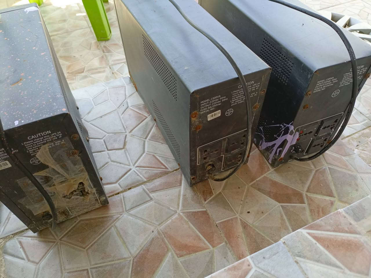 السلام عليكم.. عندي 3 أجهزة يو بي اس (UPS) للبيع مع بعض💲.
التفاصيل‼️: الأجهزة كاملة وكلشي شغال بيها تمام (مثل ما موضح بالصور)بس تحتاج تبديل بطاريات لأن بطارياتها الحالية ضعيفة.

*المواصفات*🔭:
✅جهازين بيهن 3 منافذ (خروج).
✅جهاز واحد بيه منفذ واحد.
السعر: 25،000 ألف دينار عراقي للوحده (وبيها مجال💵).

المكان: [الانبار / الفلوجه]
للتواصل يرجى المراسلة على الخاص.


**إذا كنت صاحب هذا الإعلان وتريد حذفه لأي سبب، رجاءا أرسل رسالة إلى الدعم الفني**