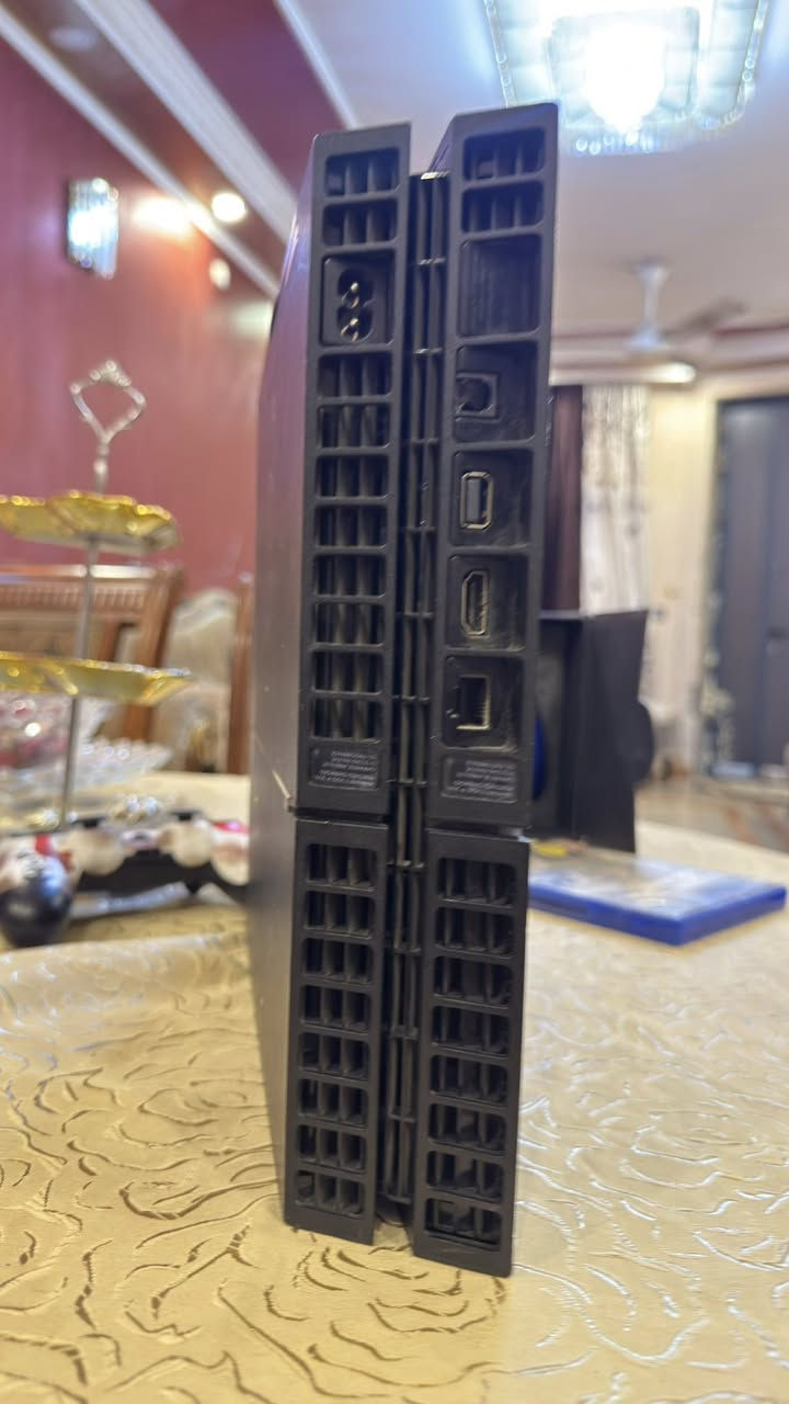 السلام عليكم 

بلي فور فات للبيع
ملحقات كاملة ( جوستك و كيبل Hd و كيبل تشغيل )
الجهاز نضيف كلش لا مصلح ولا داخل صيانة
الجهاز ويا جوستك nacon احترافي 
و كراند 5 
  و رينبو النسخة الكاملة
و قطعة سماعة 
الجهاز مدخل الاقراص بي يشتغل بس يحتاج تنضيف 

السعر مع الغراض الاضافية 230 و بي مجال 
العنوان بغداد سيدية 
رقم ***********
واتساب موجود 
لا يوجد توصيل
