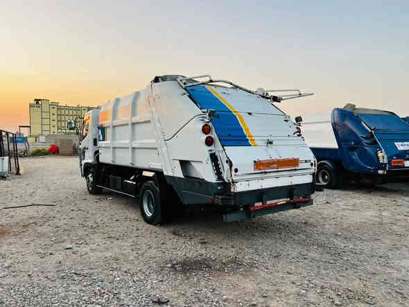 اللهم صل ع محمد وآل محمد 👍🇮🇶🇮🇶
هينو شيطان كابسه نفايات كبسه 10 مكعب 
مكينه 5 سلندر كهرباء دخول جديد 
 معرض النصر / قضاء النصر / ذي قار 
***********
***********
