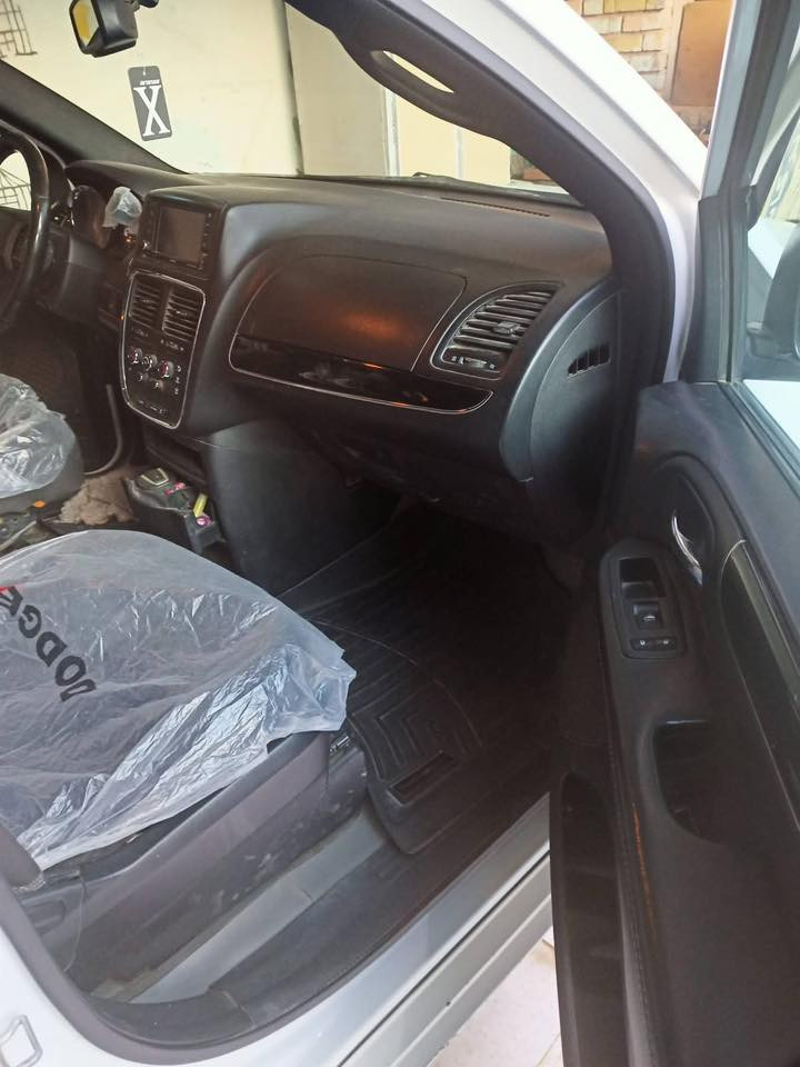 دوج كرفان 18sxt
بغداد ، 2030 سنوية 
 تبريد ، تدفئة 
تخم تاير
 مكينه كير جيده 
الابواب والجنطة ميكانيك 
حداديه جيدة 
حادثه في امريكا بجم جاملغين وبنيد والباقي مكفول 
المسافة المقطوعه 80 
السياره جاهزة وخير من الله هذا رقمي *********** واتساب 
السياره موجوده بالشطره
 السعر 160
