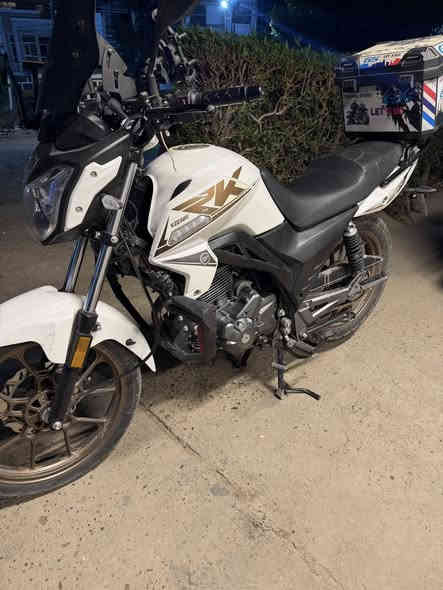 RK200
رقم أربيل 
دراجة نضيفة كلش ما بيها اي نقوصات دراجه كاملة
ماشيه 18الف
سعر 2300000 وبيها مجال
مكان الغزالية 
***********
