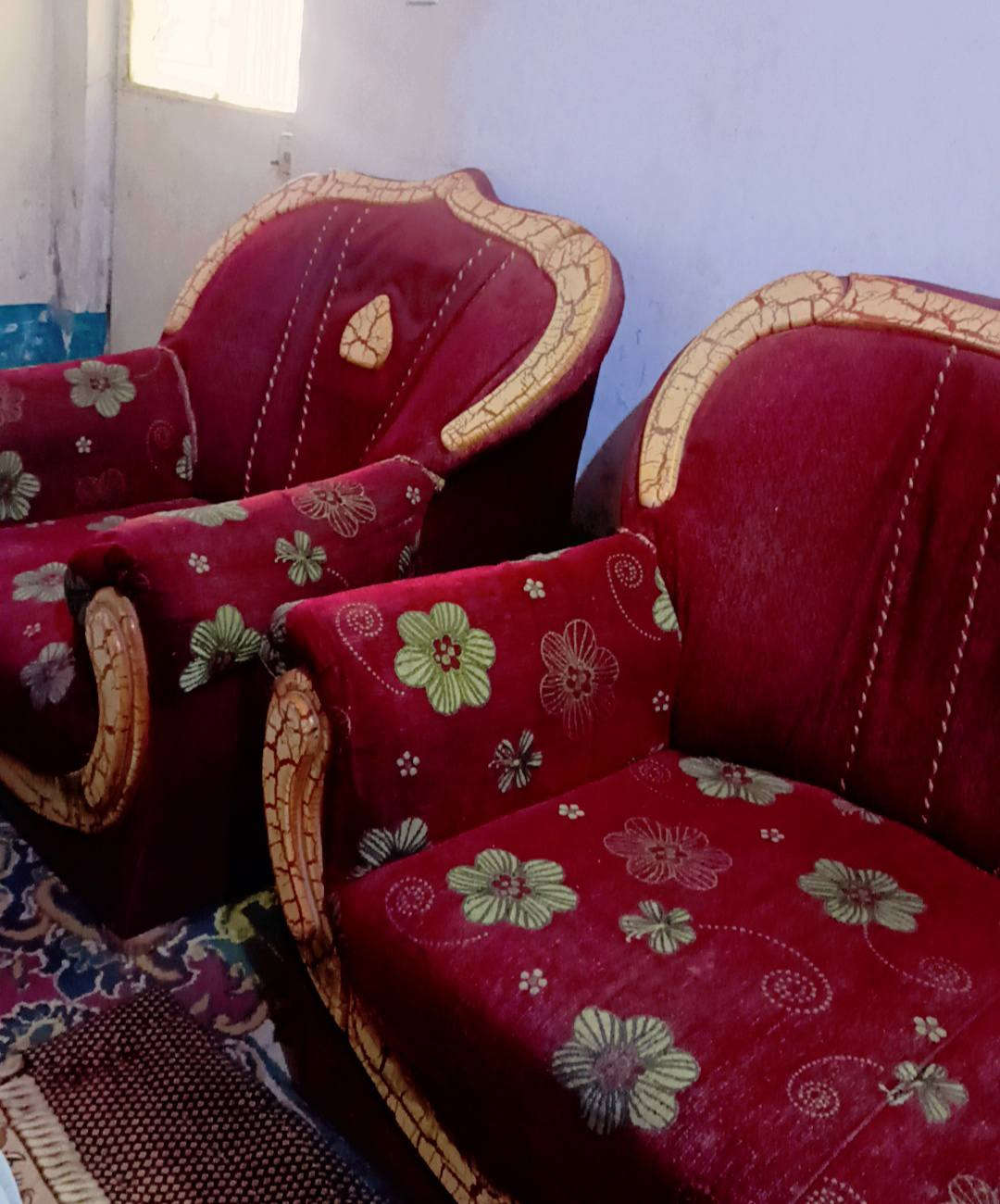 المكان بابل /قضاء القاسم /حي الجمعيه /شارع الخريبه
تخم قنفات 4 كراسي و2 قنفات 
طول التخم 8 أمتار ونص
معرض كلاسلك الطول مترتين و10 سنتيم 
العرض 2متر و40سنتيم
للاستفسار ‏‪0772 312 7318‬‏
