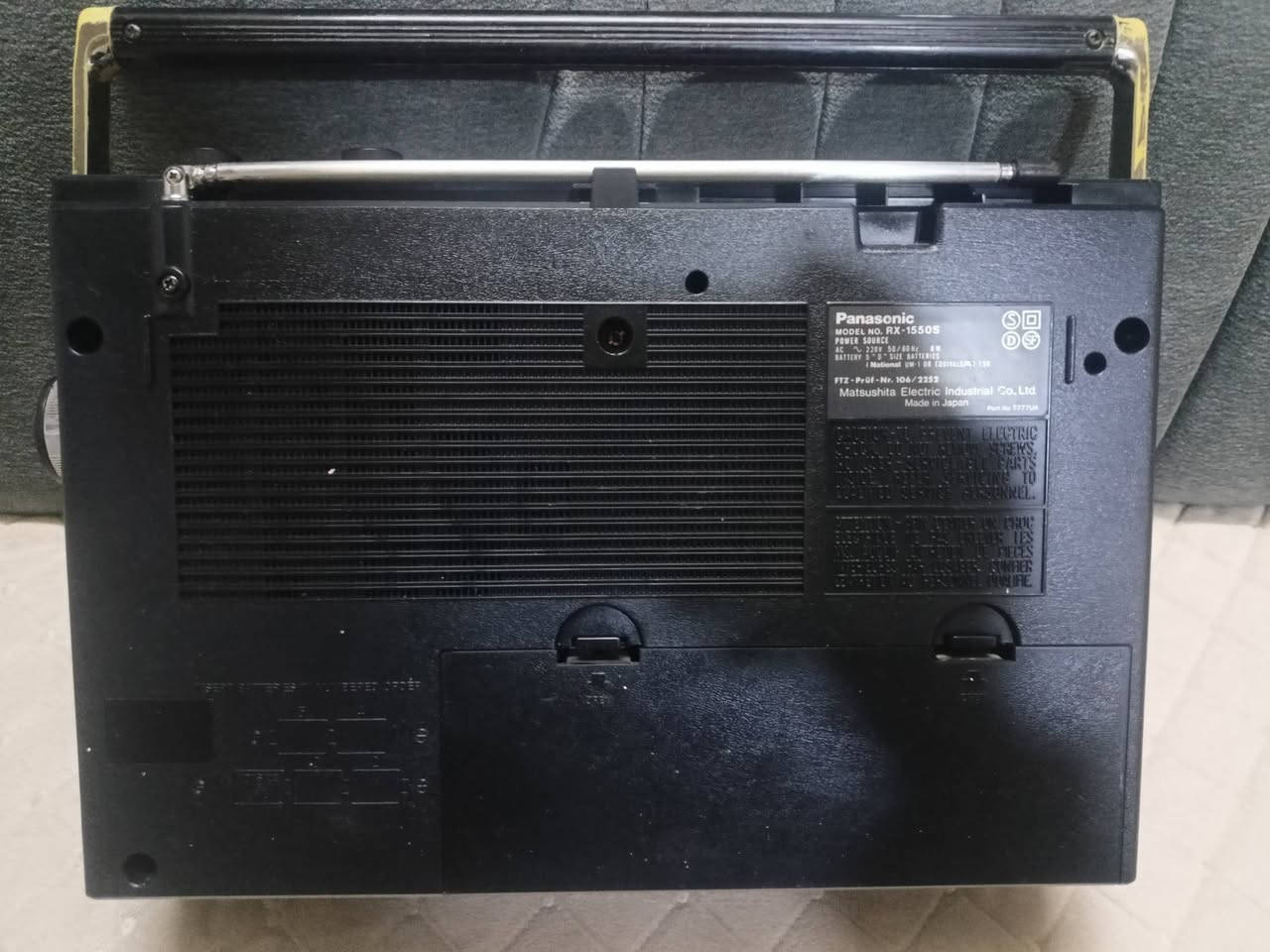 السلام عليكم راديو ومسجل ناشيونال باناسونيك نظيف كلو شغال راديو إف إم ومتوسطه شغل  وتسجيل واطفاء ذاتي جهاز روعه بالعمل داخلو جديد وضع شركه ياباني انتاج 1982للاستفسار***********
