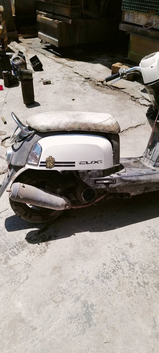 بوليس للبيع كايمه ولفات او جبنات المكينه اتنكط دهن من وره الجبنات  
نقوصات شوته سلف هورن او بيه بعد نقوصات الدراجه ماتشتغل 
*********** 
السعر 250قفل
