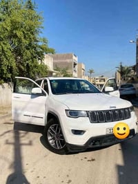 جيب شيروكي للبيع سعرها 29 وبيها مجال موديل 19 خليجي مكفوله مكان السيار...