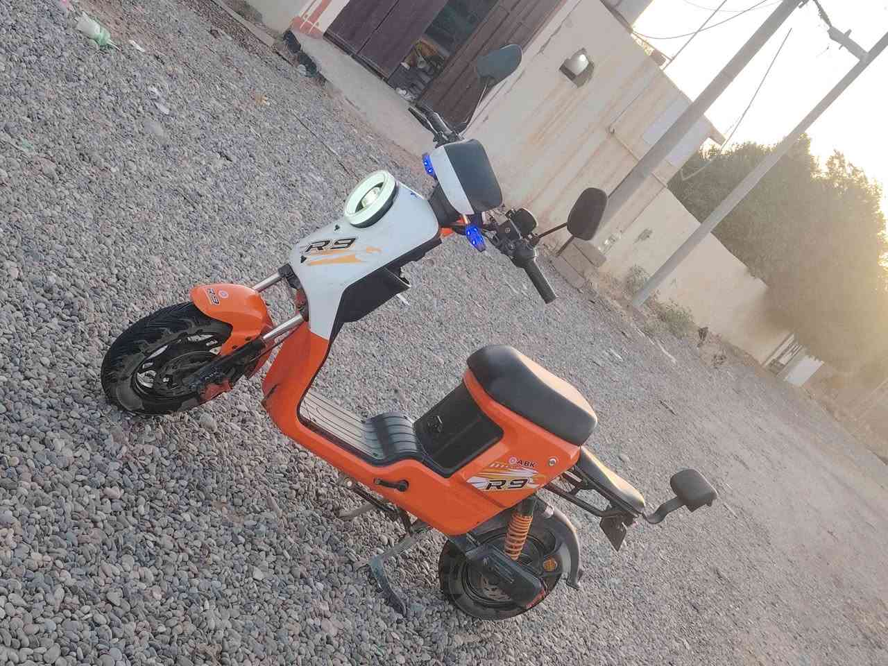 ماطور شحن #R9
مستخدم قليل نظيف جدآ
و بطارية شرط شحن فول
السعر 450 ألف و بيها مجال بسيط #قرية الشروق ***********
