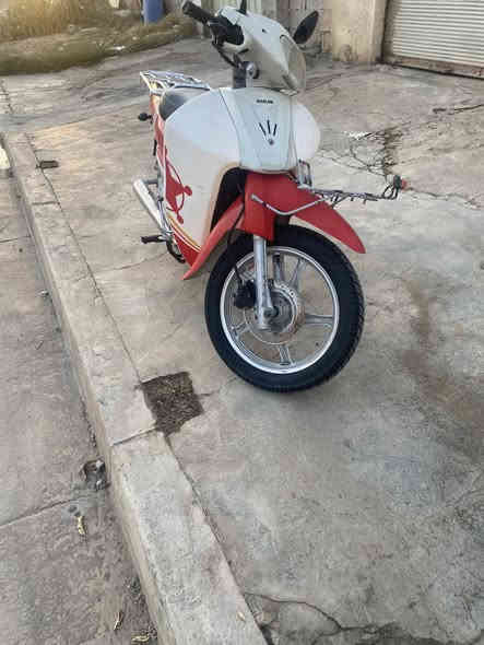 السلام عليكم 
سرفيس للبيع بحالة ممتازة كير محرك جيد جدا تايرات جدد دشبول شغال وكامل السعر 750
للاستفسار ***********
