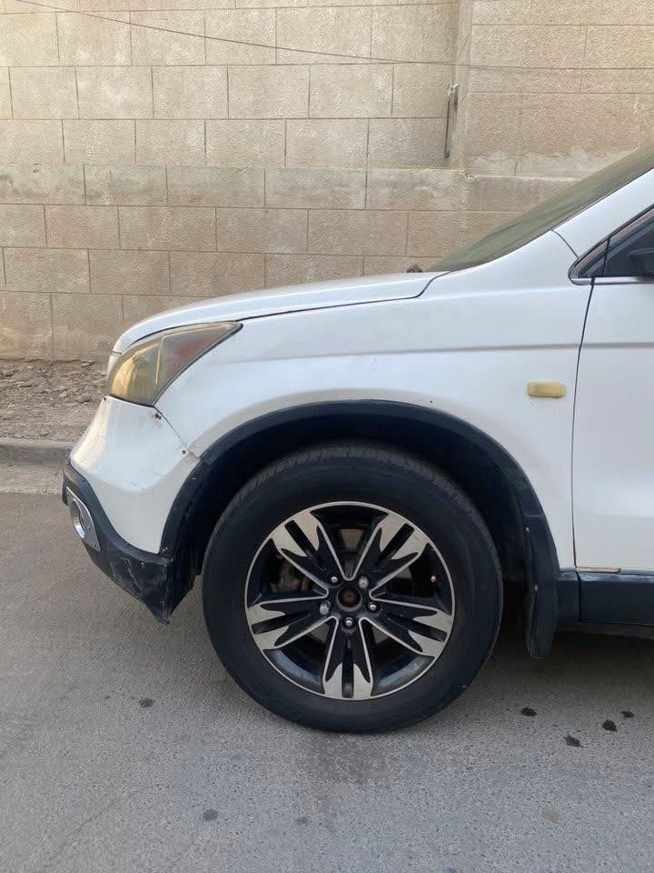 هوندا crv2008
70 وبيها مجال 
***********
