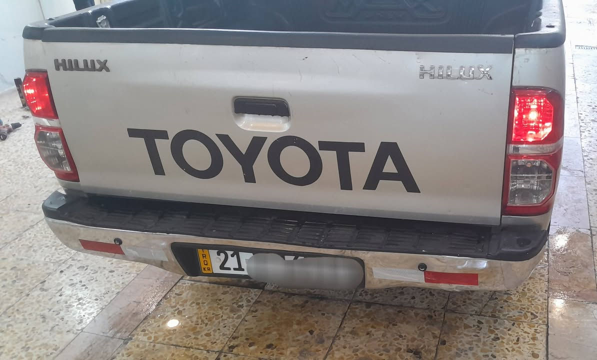 السلام عليكم سياره هايلوكس موديل 2006 رقم سلمانية جديد بسمي كير عادي 
بيها صبغ باب سايق و مكانات بارد سونار بل منشور السعر 135 مكان بغداد رقم ***********
