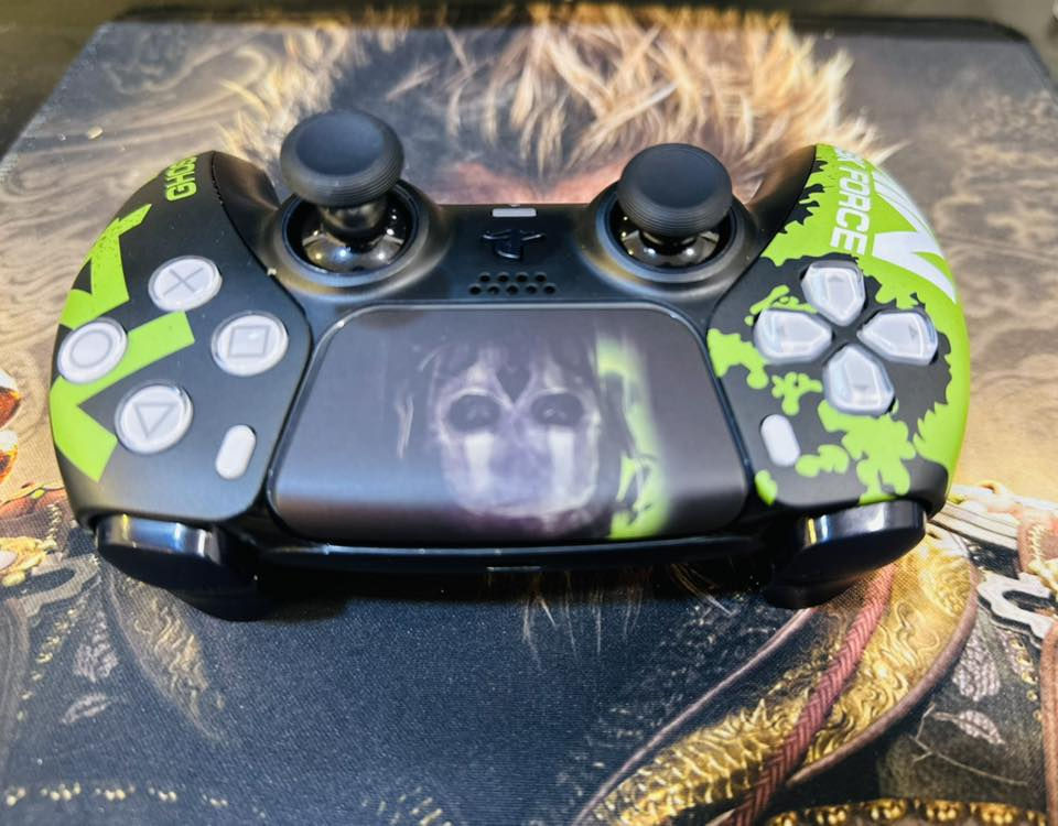 سلام عليكم جوستك PC5 احترافيه اصليه 
كير مغناطيسي 
دكم ماوس 
سعر 190 
رقم وتساب للتواصل ***********
