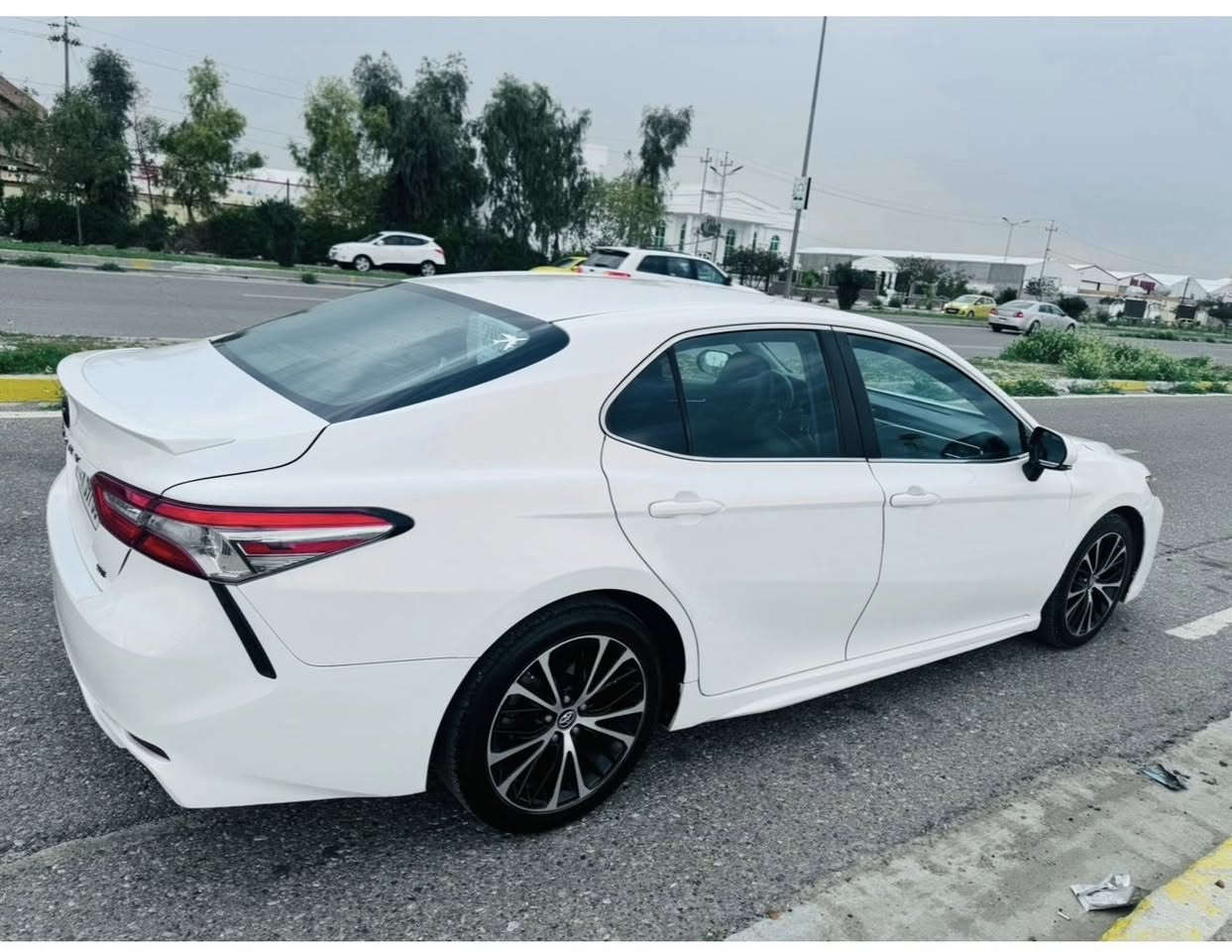 تويتا كامري موديل 2020se جاملغ وباب سبوغ  سيارة بسمي مابي اي عيبب سعر 185$. 0773115664.  ***********.
