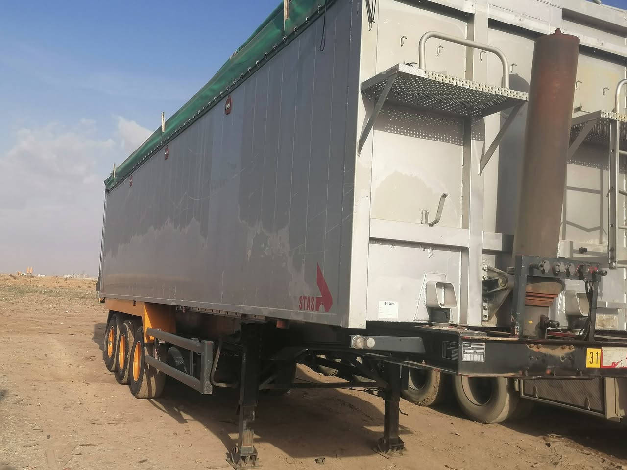 نساف للبيع جوبلس 3دنكير دبل تاير شاصي فافون 62متى مكعب طول 11متر باب گلب ودفتري ***********
