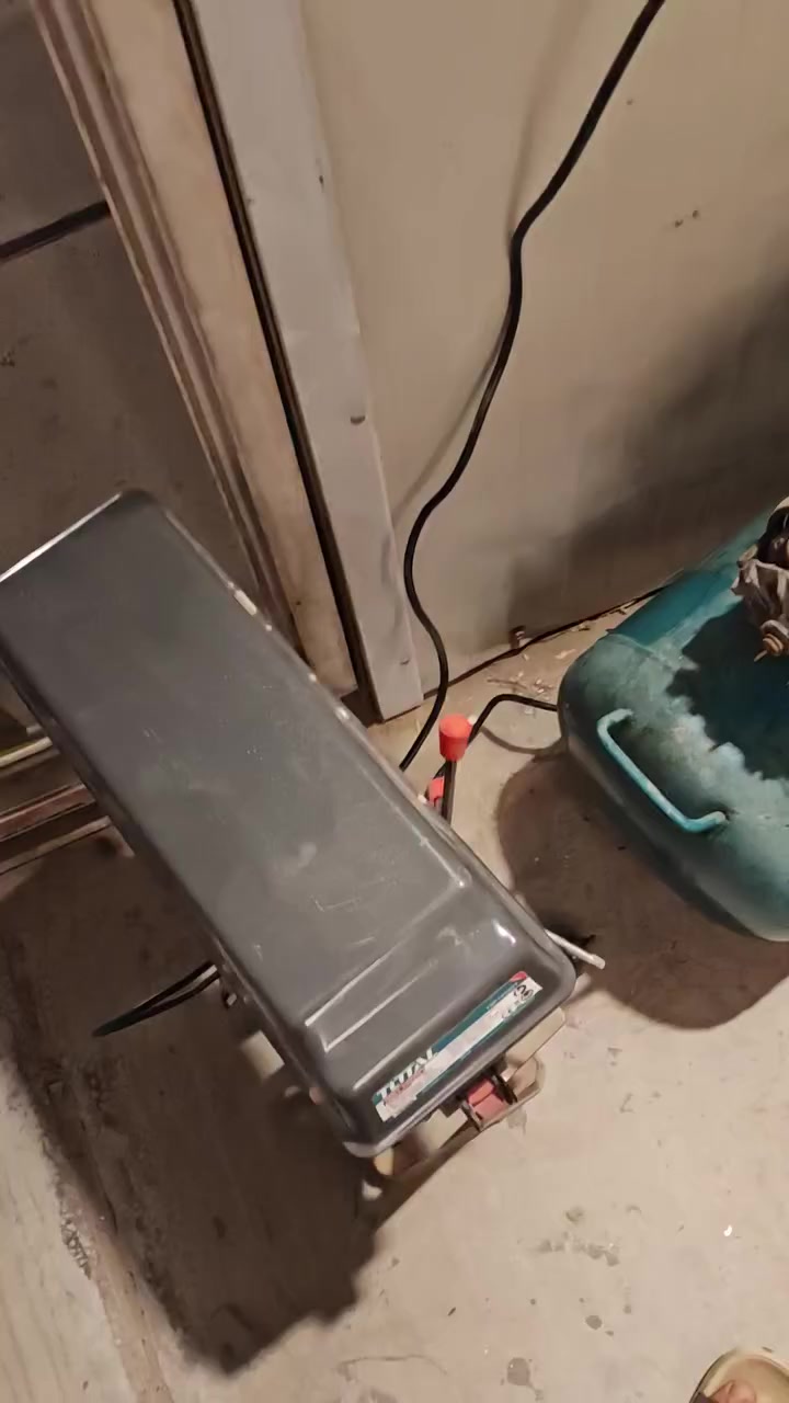 السلام عليكم اغراض للبيع ذني المعروضات واكو هواي بعد وياهن اكو كتر تشريح واكو فخات زاوية واكو فخات عادية وسط واكو براين خشب انكليزيات واكو منعمات وسنافر غراض كلش هواي بس ممصورهن كلهن الي يفيدنة شلعة يجي يشوفهن ومانختلف مكان بغداد مدينة الصدر قرب مستشفى العطاء ***********
