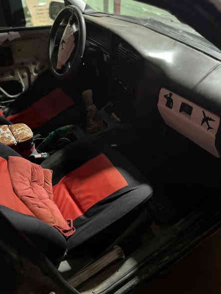 السلام عليكم للبيع وابل واميكة حجم 20 كير ومحرك شرط صدر نص عمر تايرات فوك النص عمر الكشر شوف العين السيارة رسمية وبيهة سنوية بس ماندل راعيهة ابيع حبل السعر المطلوب 12وبيهة مجال الشراي يراسلني على هاذة الرقم *********** او خاص المكان العلم اسواق الحارث
