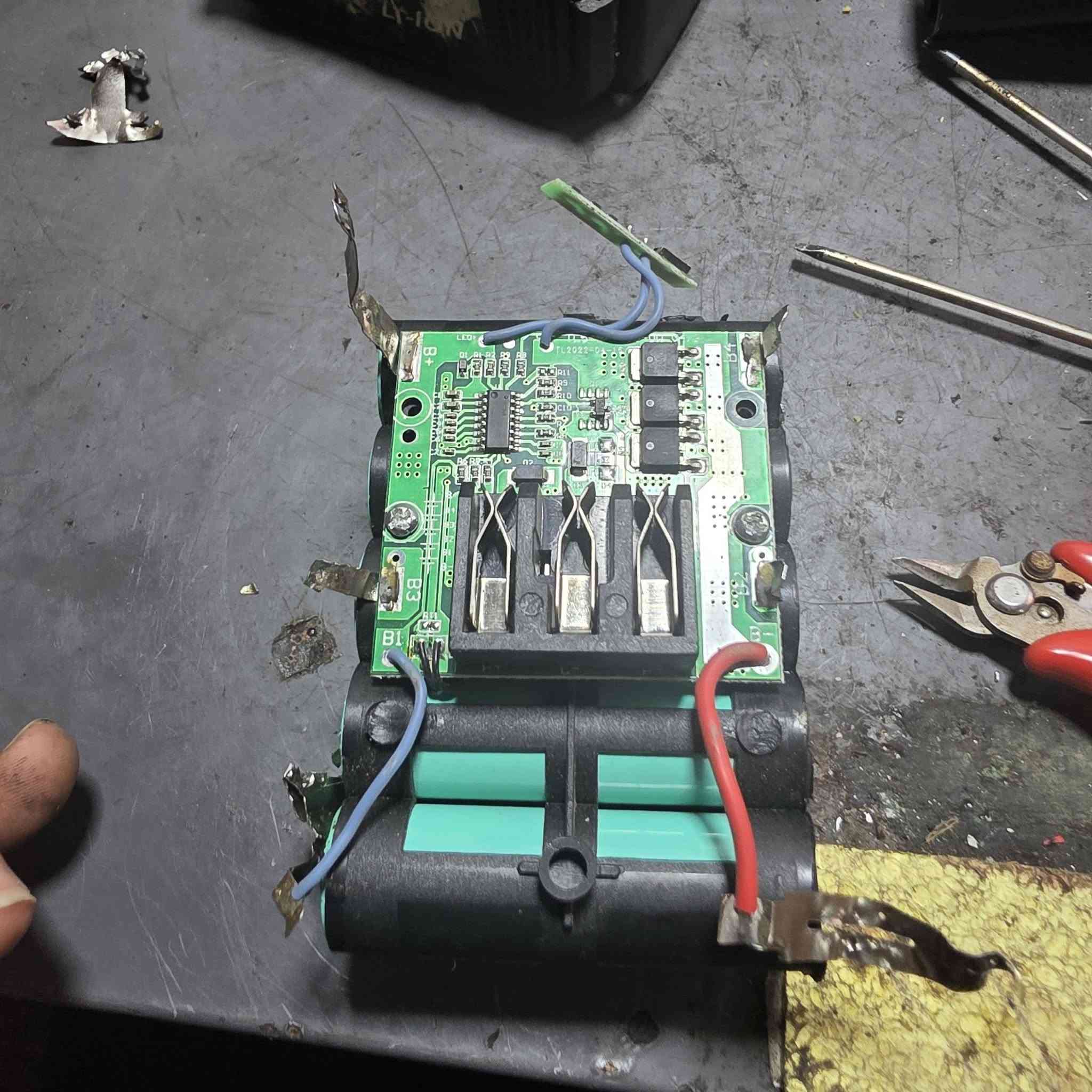 السلام عليكم من رخصه الادمن المحترم  تم بحمد الله تبديل  خلايه ديولت ديولت  ١٠٠٠ نويتن او ٨٠٠ نيوتن  بخلايه جديده الى احد الاخوه. ورجع. كلش ممتاز مع الضمان   مكاني جسر ديالى فلكه سلمان باك  للاستفسار مراسله الصفحه  او مراسله واتس  اب 
***********
