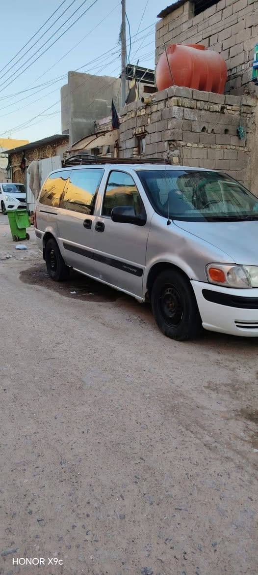 يالسلام عليكم ساره شوفر ليت 7 راكب بسمي محرك وكير حاوي حداده نص عمر تبريد شغال بيها تلحضات خياسات بالدوس السعر 50 اكرر بسمي رقمها بغداد السياره بالبصره ترايها كلش حلو دواخلها حلوه التبريد شغال رقمي ***********
