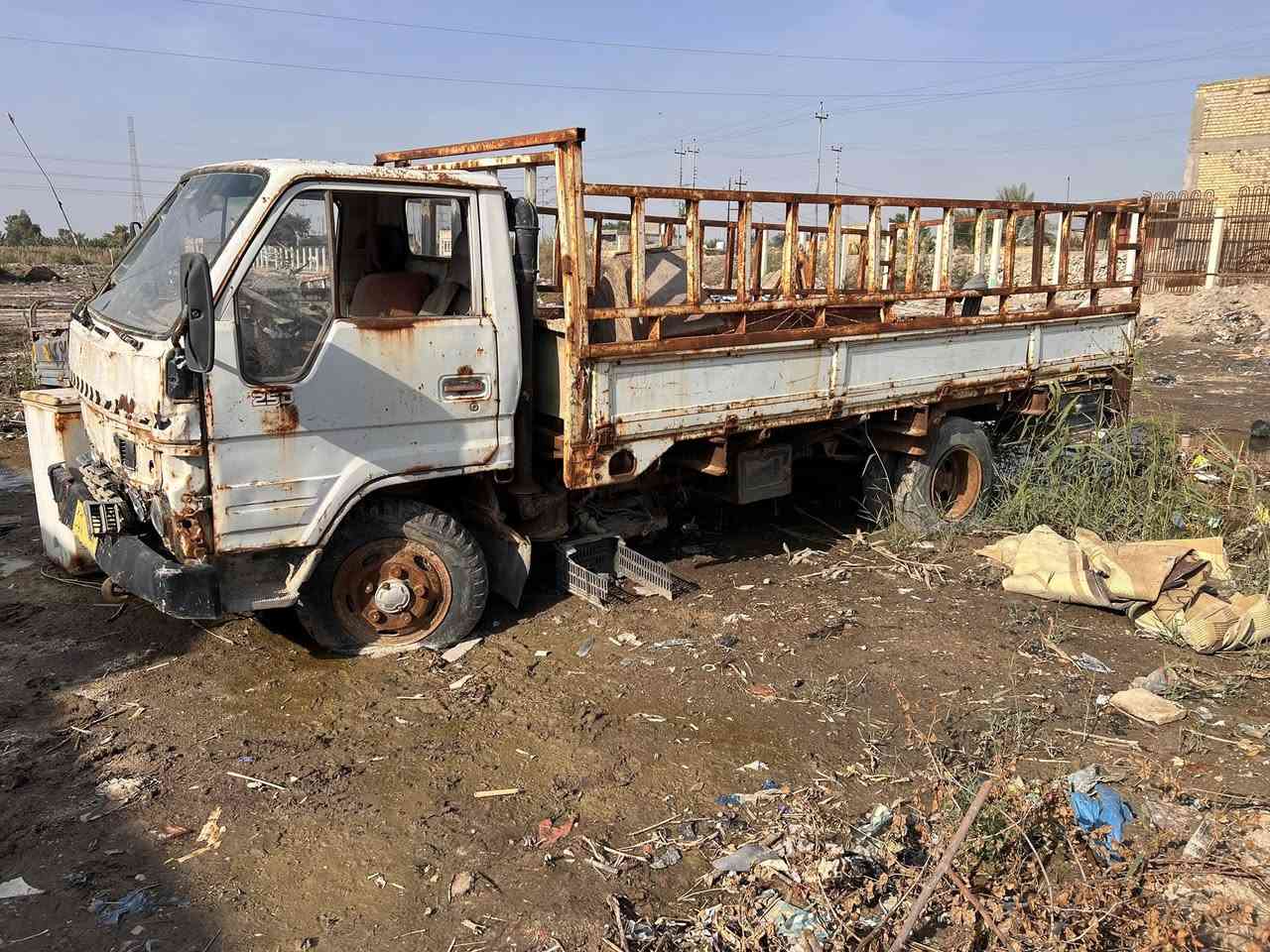 سلام عليكم سياره داينه للبيع سياره متروكه محرك شغال بس متروك استفسار  تواصل على هذه رقم *********** ول موشراي لا يتعبني الف رحمه لهلكم عنوان ناصريه مركز
