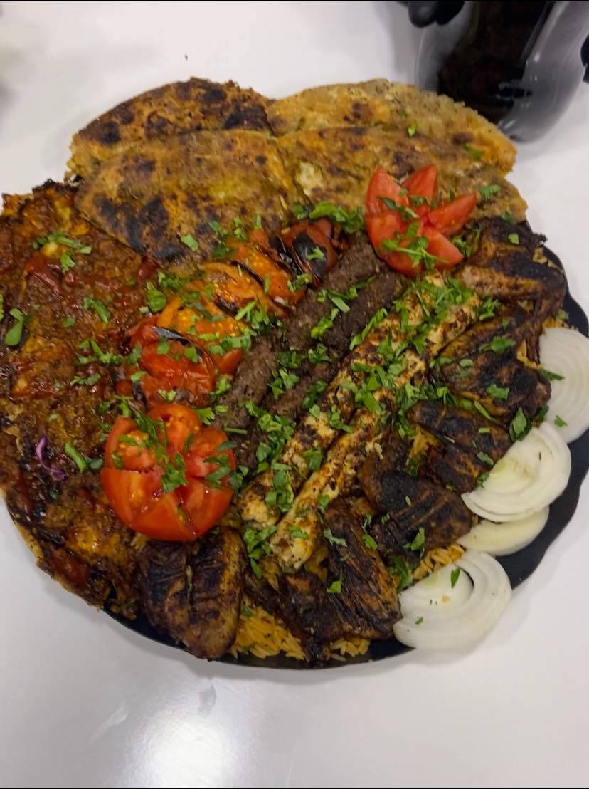 تنورون مطعم شيف محمد ابو خالد 
#جاهزين_لجميع_طلباتكم_
#مشاوي_عرايس_وجميع_ماكولات_مذكوره_امامكم
#جاهزين_لكافه_المناسبات_اعراس_ولحفلات_ولمناسبات
#عنوان_رمادي_شارع_20_مقابيل_علوة_الليث
#توصيل_مستمر_من_ساعه_3_مسائآ_الئ_ساعه_6صباحآ
رقم المطعم  /1/ ((( *********** )))واتساب+ اتصال
رقم المطعم /2/ ((( ***********  )))) واتساب+ اتصال
