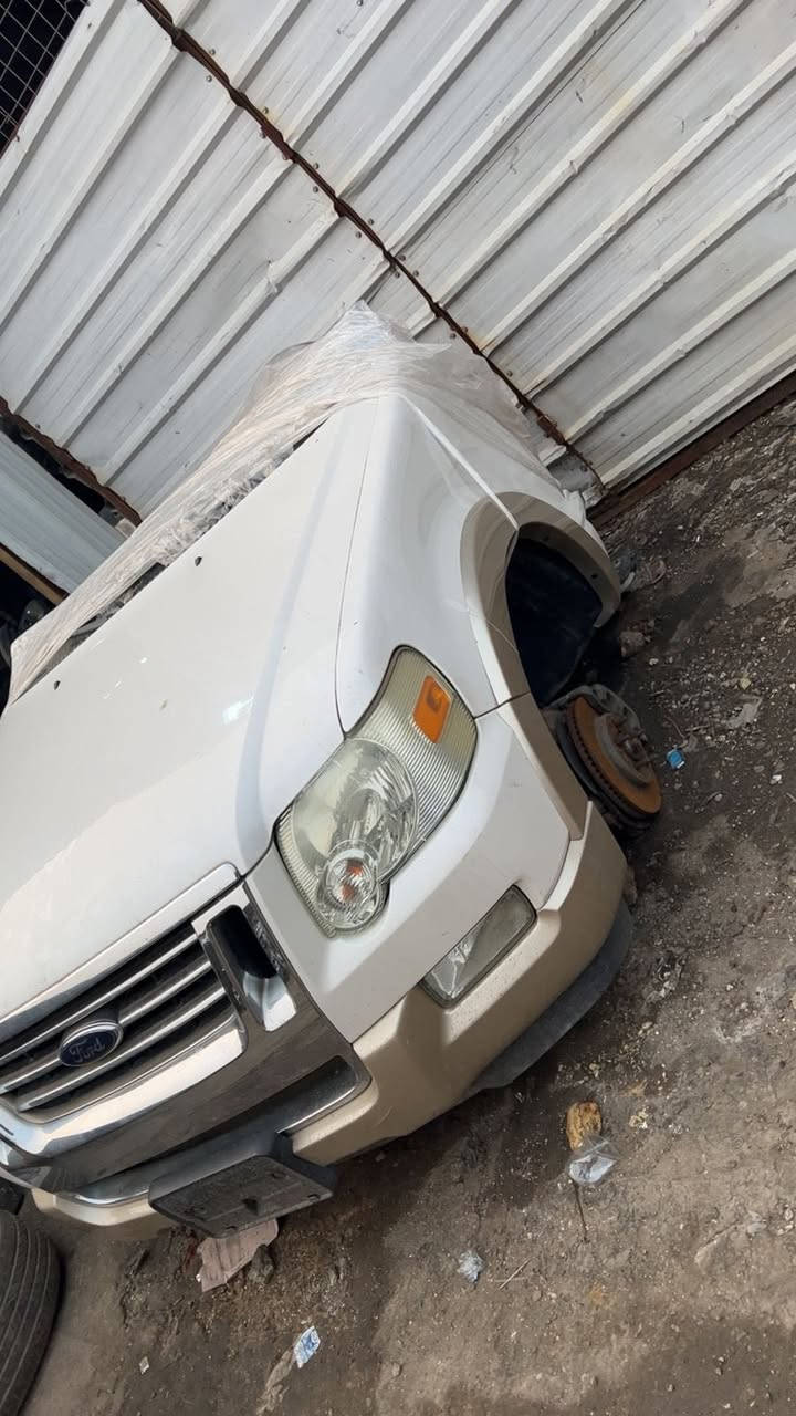 غراض فورد اكسبلوره موديل 2010
كصه جديده هيه وغراضها  سياره كامله
***********
اتصل
