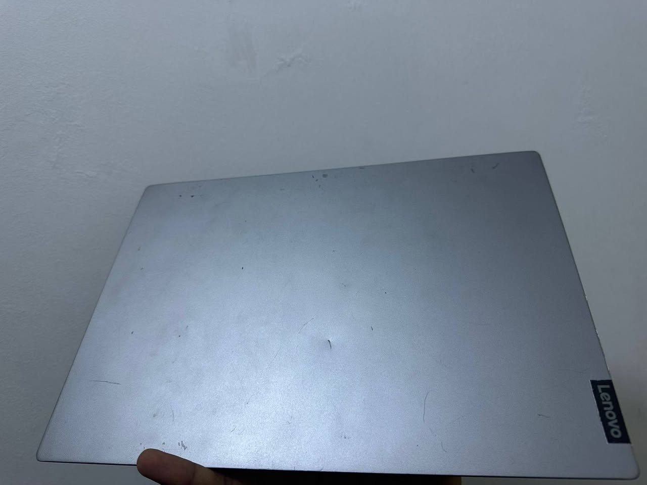 سلام عليكم
لابتوب lenovo thinkbook 14-IML

يجي وية معالج i7 جيل العاشر U

رامات 16 ddr4

و مساحة 238 

كرت شاشة مدمج

حجم الشاشة 14 بوصة بدقة FHD 60hz

نظام تشغيل windows 11

مشاكلة بس الكامرة عطلانة و خدوش خفيفة على الظهر غيرها ماكو و اللابتوب ما مفتوح ولا داخل تصليح

سعرة ٦٠٠ الف دينار 

مكاني حي الخضراء ماكو توصيل

رقم التواصل ***********

