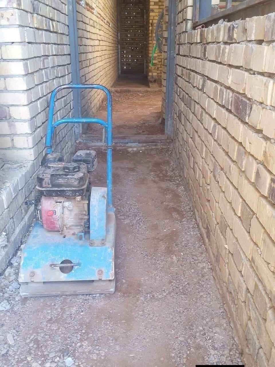 يوجد عمال لكافة الأعمال الشاقة تصعيد مواد عالضهر +فرش سبيس وحدل +صب ارضيات  +تصعيد تراب تنضيف بيوت من جص وأنقاض+تكشير تفليش تشميع بتلو  +غسل بيوت ونقل غراض بيتً تشميع شغلي درجة اولى رقمي بأنسب الاسعار‏‪***********‬‏

