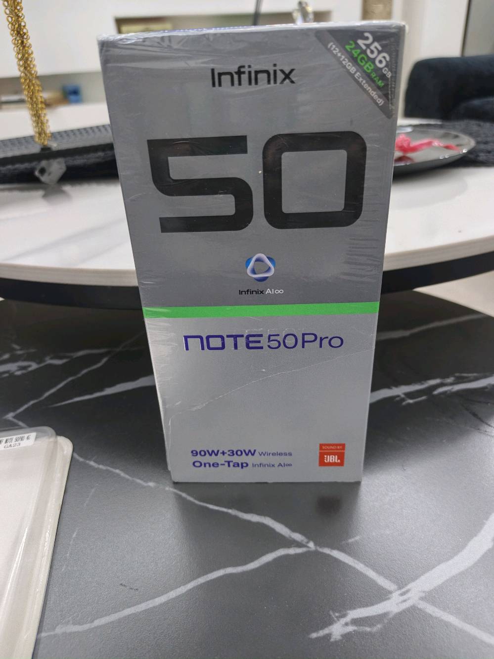 انفنكس نوت 50 برو مع كافه ملحقاته مع كفر زياده  شاحن لاسلكي ذاكره 256 رام 12×12 البطاريه جيده جدا شحن سريع خلال 15 دقيقه فوول