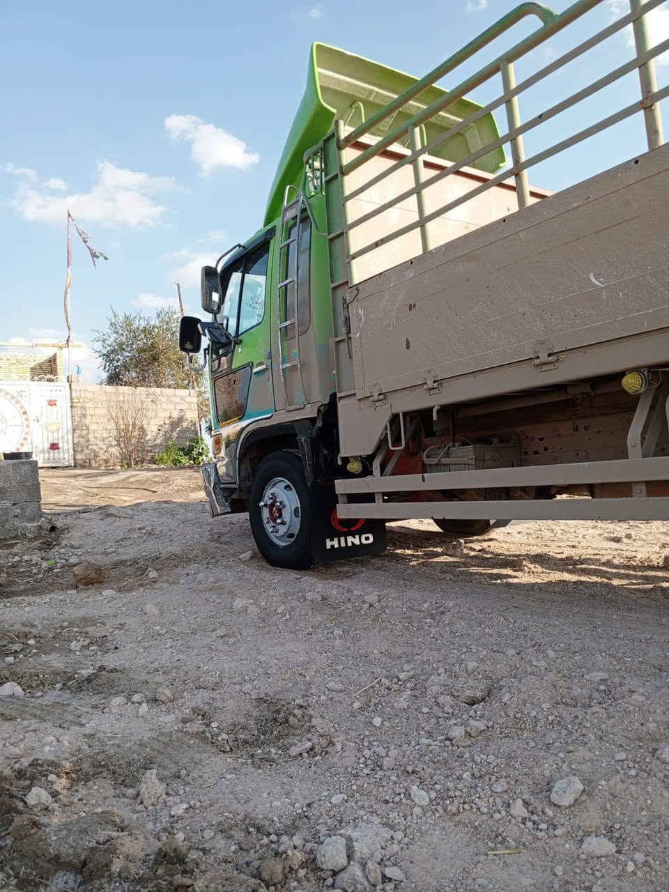 السلام عليكم هينو طيره البيع سوبر لا تبخير ولا تنقيص سته وربع  بلاد تخم تاير 19  ***********
