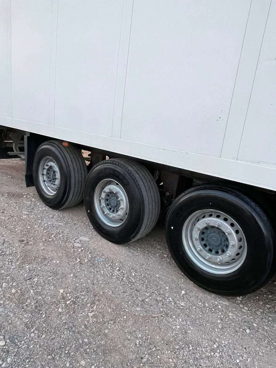 اسكانيا موديل٢٠١٥ كير اوتوماتيك فول مواصفات براد شمتز شاصي سمك ٧ موديل ٢٠٠٨ تخم تايرجديد 
سعر البراد ١٤٠$ بدون راس 
سعر الكامل ٤٦٠$
***********
***********
