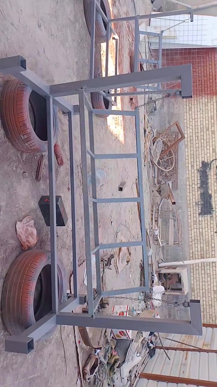 مراجيح اثنين وحدة 4نفرات وحده نفرين تفصال حديد ثقيل يتحملن اي وزن ....حي الاطارات شارع عشرين *********** بي واتساب
