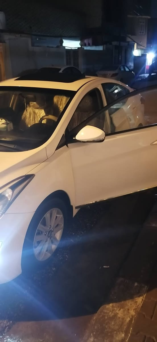 ‎النترا 2015 محرك 1800 مكفول من الصبغ رقم بغداد دولي مكان نجف ماشيه ١٣٢ حقي *********** غير متوجد عل‎ النجف, العراق
