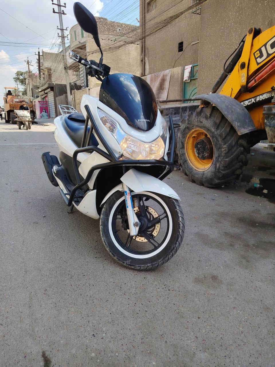 سلام عليكم دراجه بي سي اكس للبيع مكفوله كفاله عامه ياباني شلعه ومعدل كهربائيات فول دبلات جدد المكان بغداد سعر مليون واربع ميه مستعجل على بيعتها شراي يتصل***********
