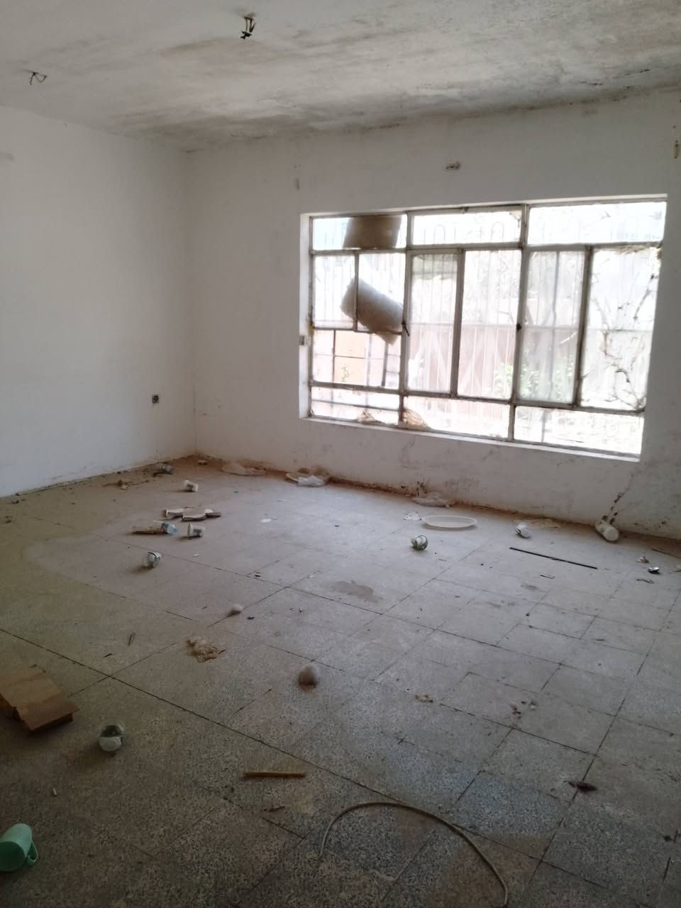 دار للبيع حي الاخاء بناء قديم  المساحه ٢٠٠ متر واجهه ١٠ عمق ٢٠ طابقين  يقع على شارع صبه عرض ٨ متر قريب على كنيسة تيتانك
المكاتبه مع صاحب العقار الشرعي 
الدار فارغ واستلام فوري 
الاتصال على ارقام المكتب 
***********
***********
***********
او مراجعة المكتب ..موصل حي النور سايدين دانيه ماركت قبل جامع ام المؤمنين عائشه مقابل صيدلية الكوثر..
