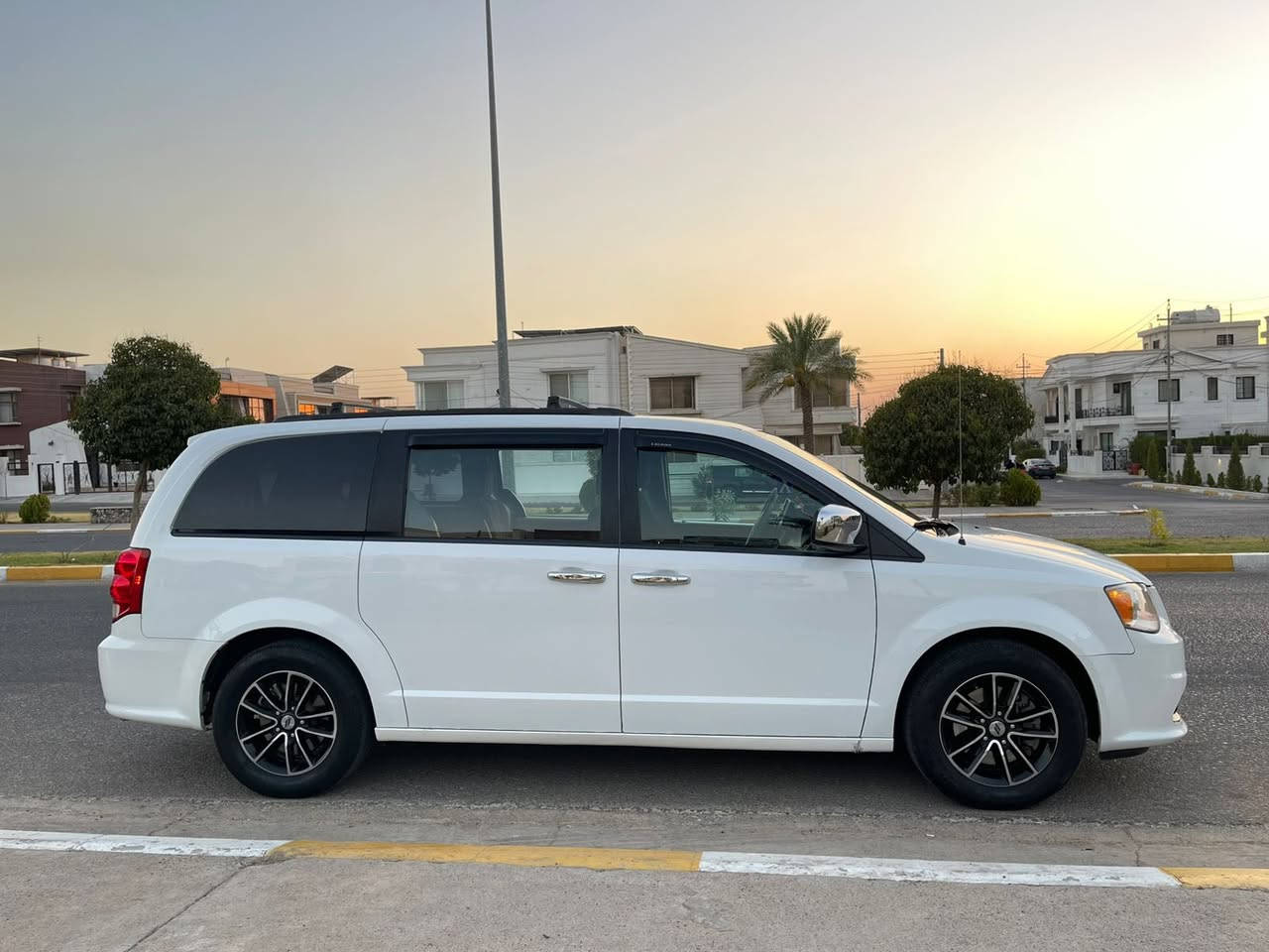 دوج كرفان  موديل 2019 كلين بدون صبغ كلين أي استفسار اتصل على رقم ***********
