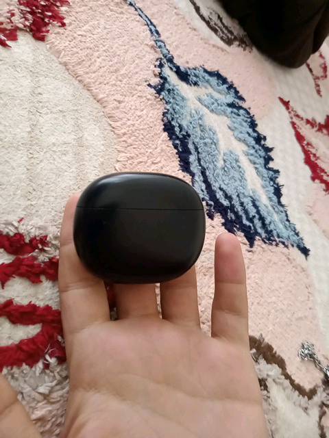 سماعة Redmi شغالة كلشي ما بيهة بس الجهة اليسرة ضايعة وشحن يطول هواية 