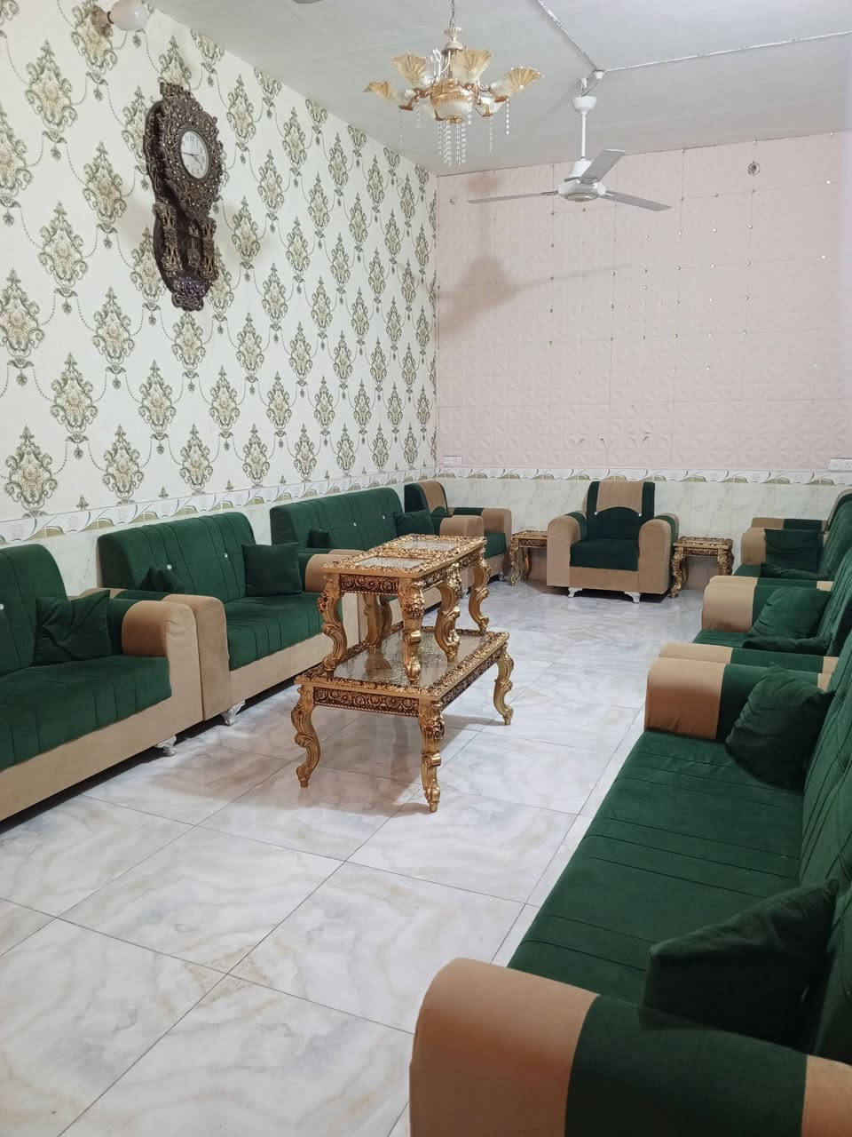 السلام عليكم بيت البيع مساحته ١٧٥ بحي الحسين الثالثه نقطه داله بشارع البرج قرب مجمع بركات جوادين وهذا رقم أبو البيت *********** التواصل
