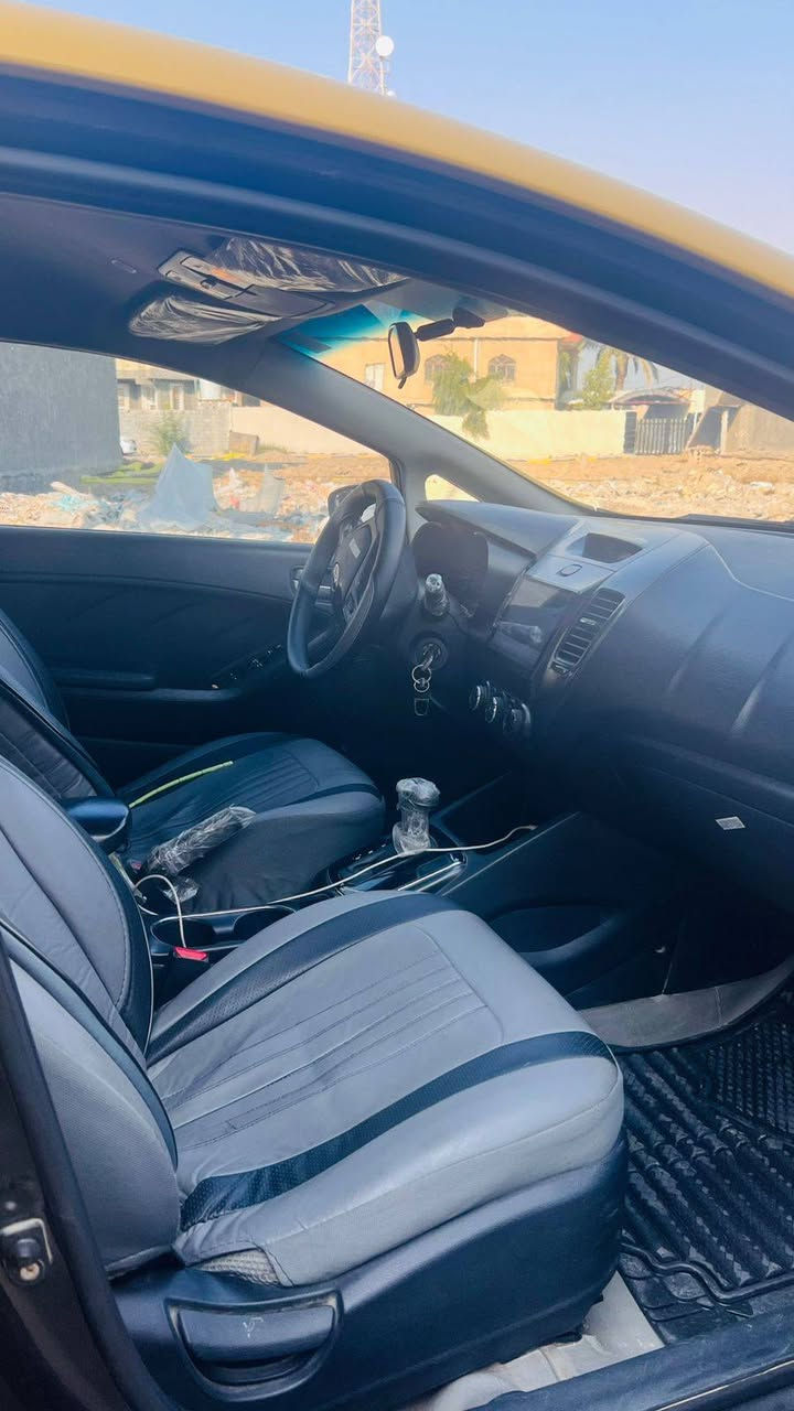 كيا فورتي ٢٠١٧ مكينه ٢٠٠٠ دوش كير AT
رقم بغداد بأسمي تحويل ثاني 
مصفره هيئه وغرامات
***********
