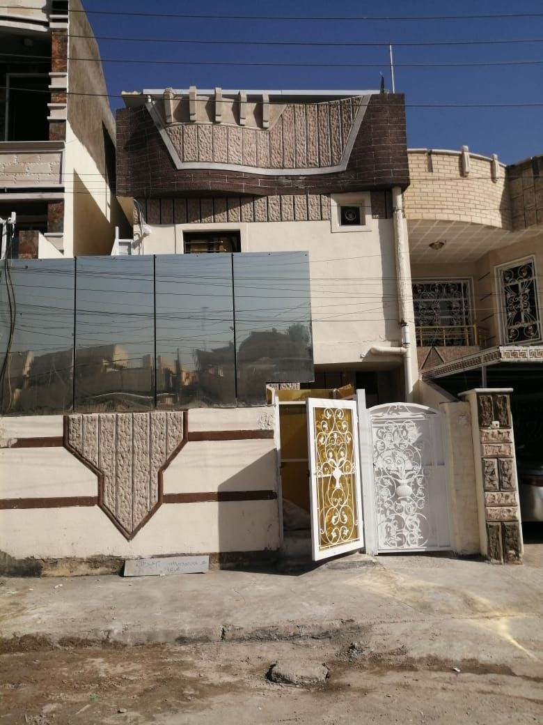 يوجد لدينا شقه طابق ثاني في الغزاليه قروب شارع المدارس تحتوي على غرفتين كبار وهول ومطبخ وحمام وتواليت للاتصال والاستفسار على هذا الرقم *********** عبر الوات ساب
