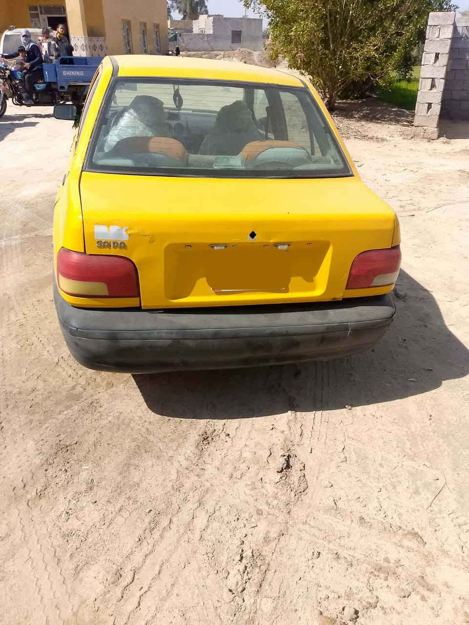 للبيع 2014  سنويا جديده محرك وكير شرط تخم تاير جديد كهربائيات كله شغاله حداديه جديده كلش سياره حلوه وجاهزه ما تذب عليها ربع مصفره هيئه وغرامات مداور ثاني 
مكان السياره النجف الاشرف 
***********
السعر 28وبيها مجال للشراي 
مكلف بل نشر اتصل
