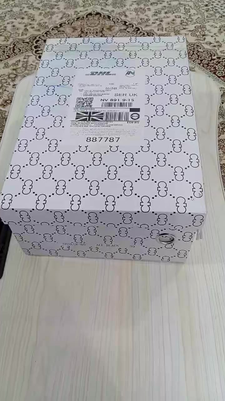 السلام عليكم من شركه ڤيت نام قياسها 42 من شركه عالميه درجه اولى 
***********
