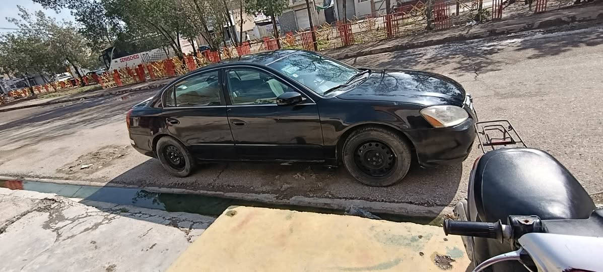 سلام عليكم نيسان التيما موديل 2005 للبيع مكينه 2500 اربع سلندر 
السياره نقصهه صونده مال بور ستيرن وتبريد سياره خير من الله عده ذني اي نقص مابيهه  ترايك وين متريد شلعه بيهه تخبلا كيرهه AT المرغوب سنويه لل27 يلا تسقط
 مكاني ديالى بعقوبه
 السعر خاص
رقم ***********
