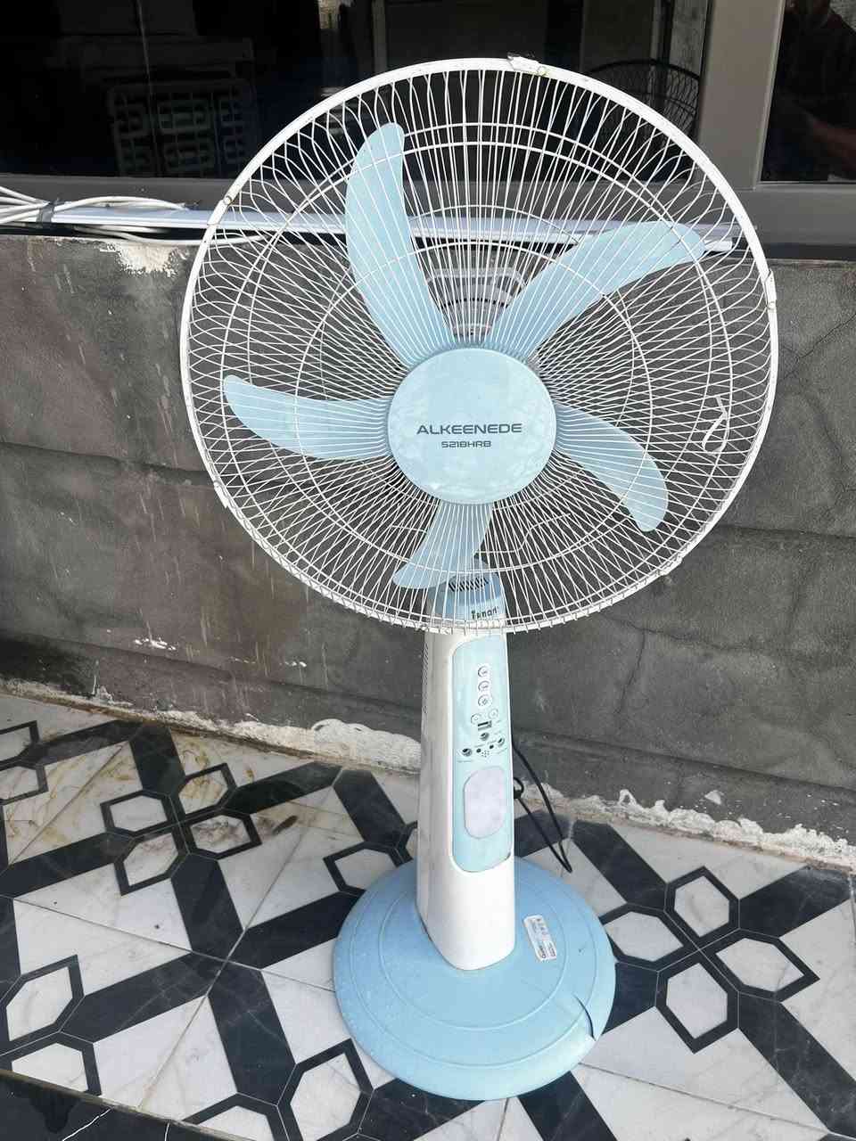 يا الله غراض مستخدمه للبيع 
العنوان القاسم  الحوالي شارع السياسيين

الاستفسار الاتصال على الرقم ***********

— ‏￼‏يشعر بـ‏العزم‏

