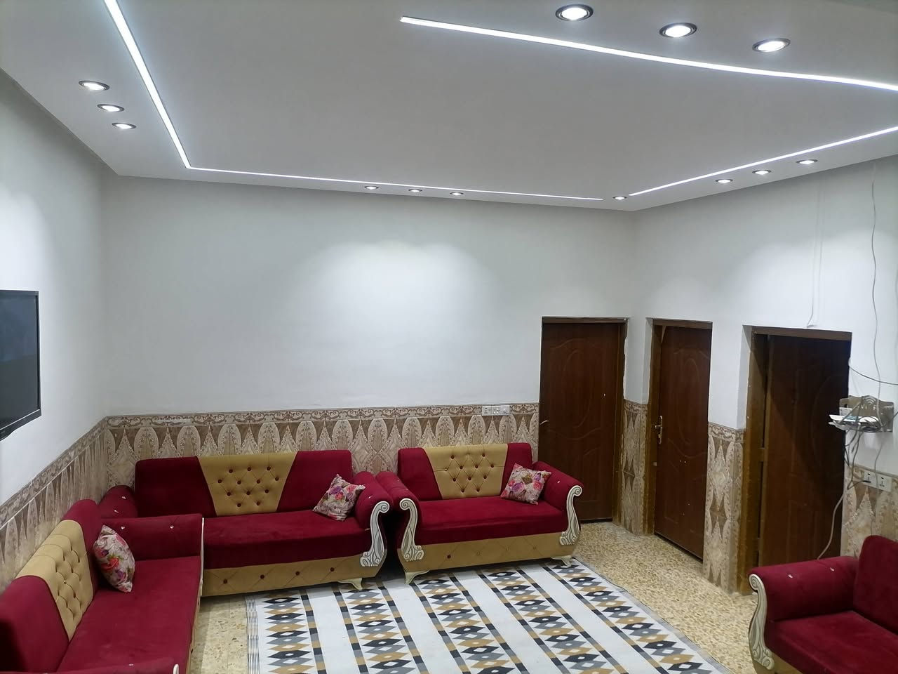 بيع او مراوس
(صاحب الدار) لا مكتب ولا مروج (مراوس يرهم) 

دار 500متر سند 25 ركن للبيع طابق ونص 3غرف نوم وصاله واستقبال ومطبخ وصحيات داخليه وخارجيه تحت البناء 180متر البناء بلوك السقف صب كونكريت

مكان كربلاء الحر قرب مدرسة الحسام

*********** واتساب

*********** يباع مع الأثاث
