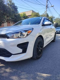 Kia Rio 2023   سيارة امريكي فول. عدا فتحه سقف  بصمه تشغيل و بصمه ابواب...