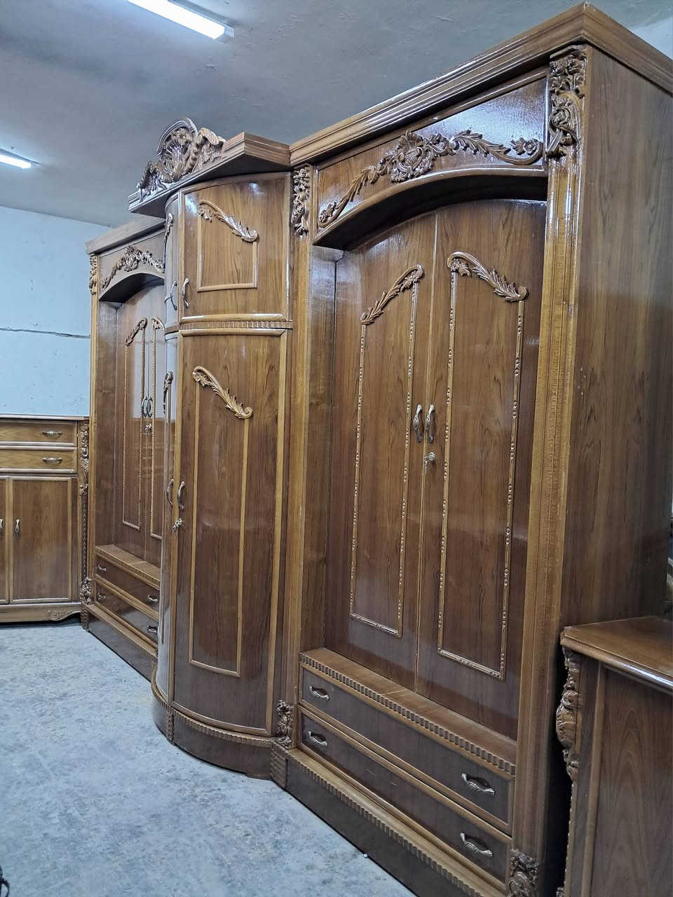 يعلن معرض الموسوي عن وجود غرفه نوم مستعمله اخت الجديده موديل كوخ داخل وخارج صاج ضهر جرجوبه دنك زان مصري نوع الثقيل ونقش الجربايه زاويه كنتوريه بابين وملحق زان مصري الغرفه ولا غلطه بالعافيه التكون من نصيبه العنوان بغداد يوجد توصيل لكافه المحافضات اي استفسار خاص او الاتصال 
***********
***********واتساب
