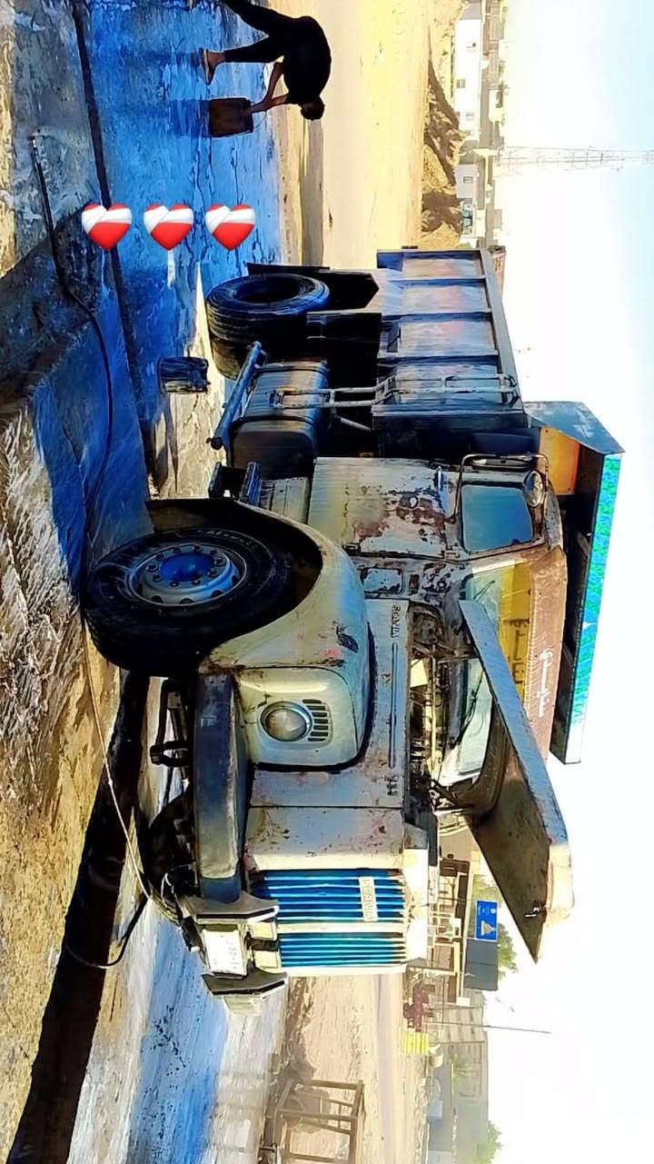 سلام عليكم سكانيه البيع موديل 80 رقم بغداد الماني شرط تحويل سنويه جديد 2028مباشر مكينه عادي كير 5×5 كسن خفيف ***********//*********** مكان بغداد الشعب
