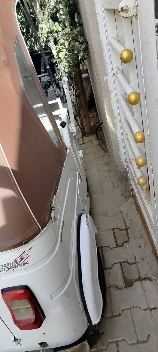 تكتك البيع موديل 22 شهر 11 رقم  وسنوية بغداد تحويل ثاني يوم بسمي السعر 8 مليون رقم هاتف ***********
