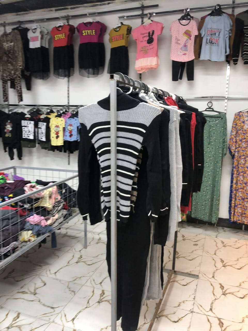 محل كامل شلعة للبيع قيم بلي يرضي الله واخذه رقمي ***********مكان كركوك
