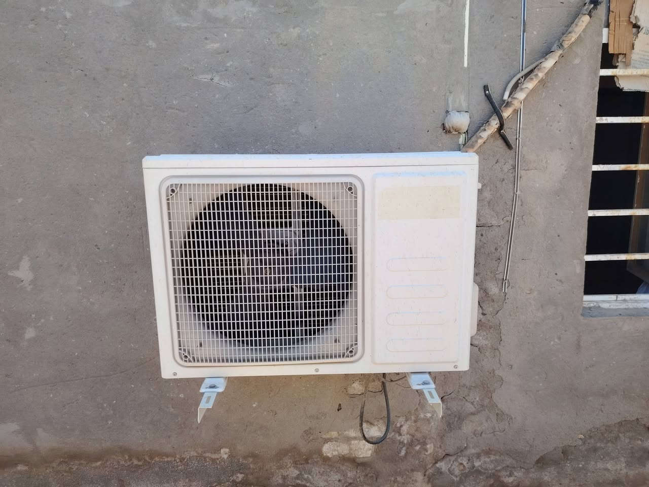للبيع سبلت سبب الكهرباء ضعيفه يشهد الله ***********
