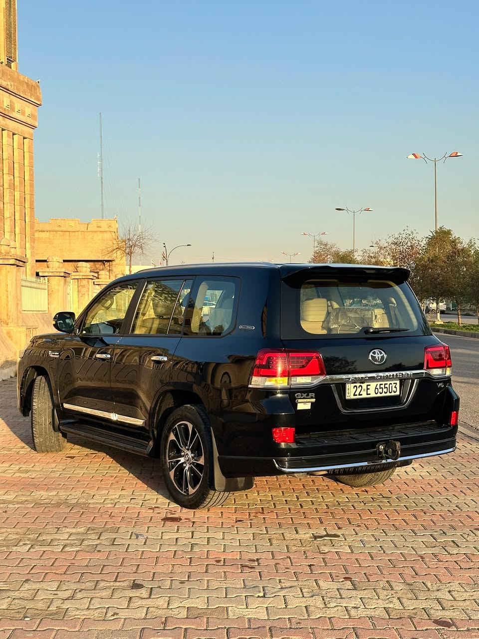 سلام عليكم 
لاند كروز 2021 
شركات
موصفات 
1ثلاجه
شحن وايرليس
2.فتحه سقف
3.كشنين كهرباء
4.جلد
5.ويل20
مكفوله كفاله عامه من بارد وصبغ 
سياره جديده ماشيه 79الف حقيقي 
السعر 495 مجال بسيط 
مكان السياره اربيل 
***********
