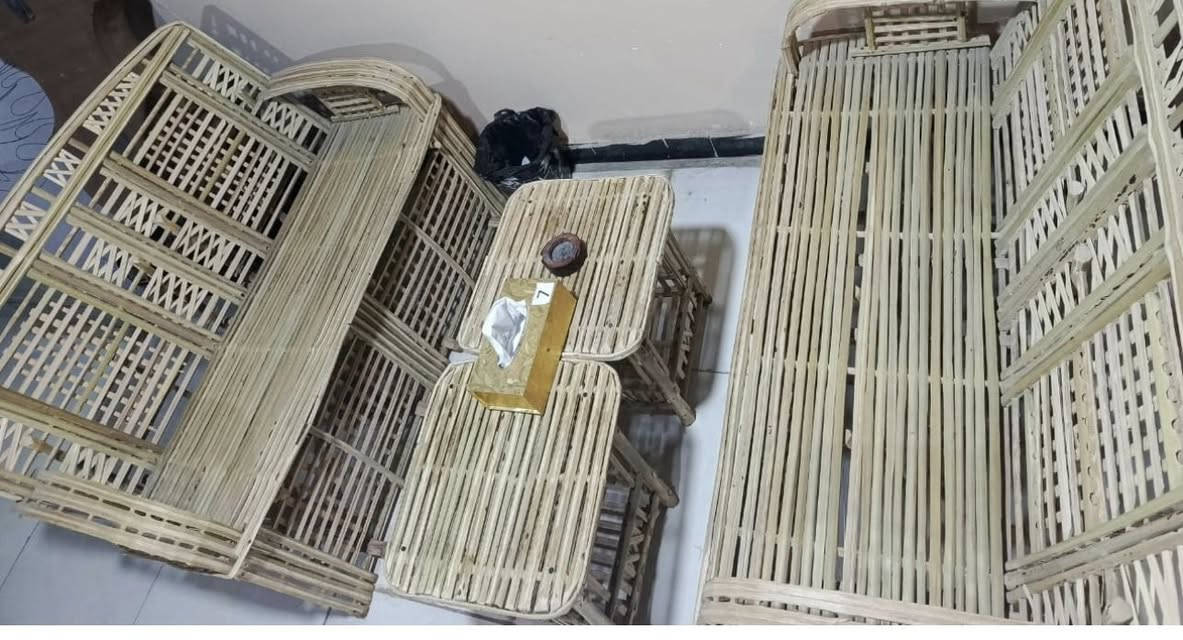 سلام عليكم متاح سماعات سقوف ثانويه عدد 6 مع الجهاز   جلسه عربيه.    وكراسي سعف عدد 12 نفر مع الطبلات  مكانهم طويريج  الاستفسار خاص او ع الرقم ***********
